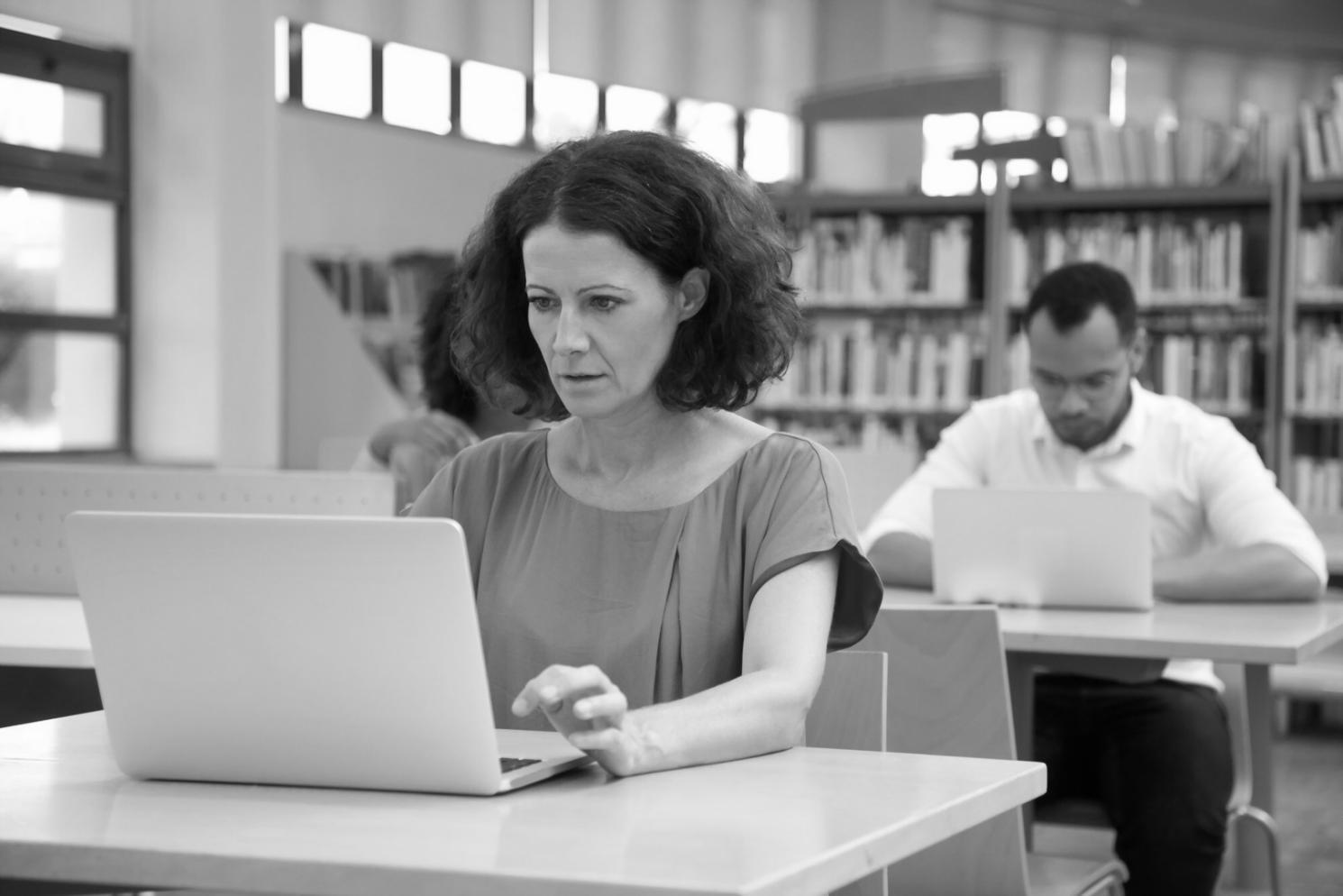 Personnes en formation pratiquant l'écoute active